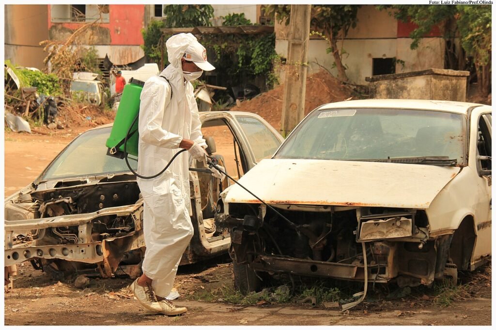 Trabajo de control del mosquito Aedes aegypti en Olinda, Brasil. Fotografía ilustrativa; no corresponde a un operativo en Misiones.