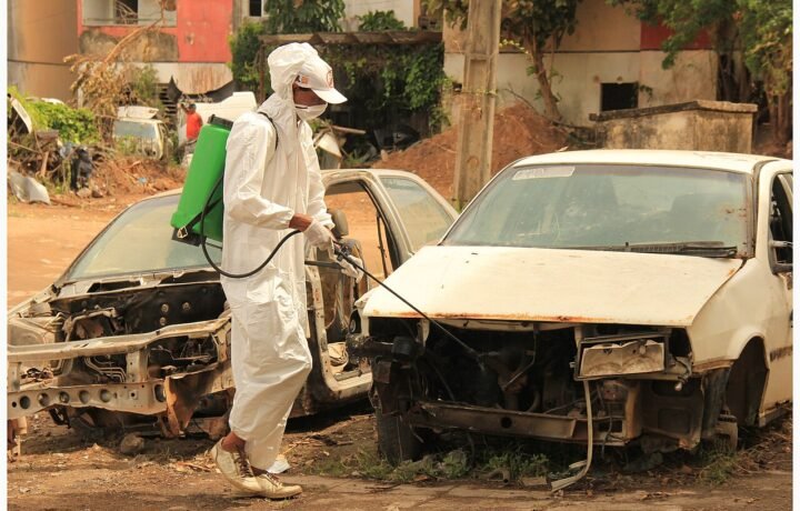 Trabajo de control del mosquito Aedes aegypti en Olinda, Brasil. Fotografía ilustrativa; no corresponde a un operativo en Misiones.