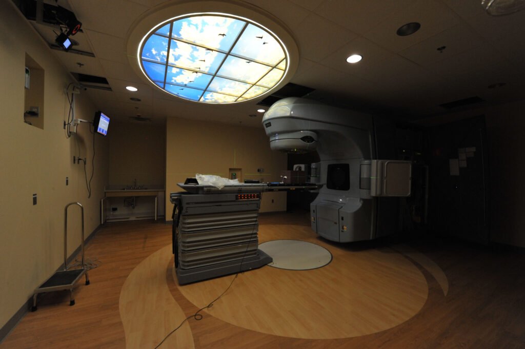 Acelerador lineal del Fort Belvoir Community Hospital, Estados Unidos. Fotografía ilustrativa; no corresponde al IMC de Misiones.