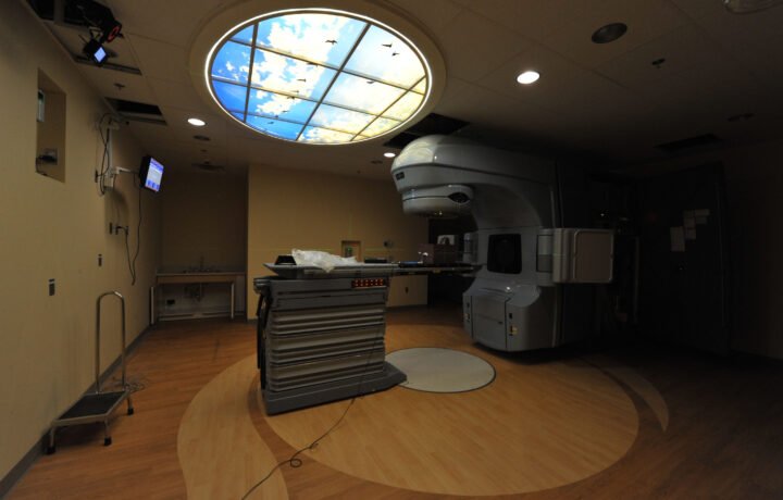 Acelerador lineal del Fort Belvoir Community Hospital, Estados Unidos. Fotografía ilustrativa; no corresponde al IMC de Misiones.